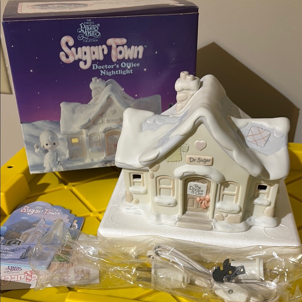 1994 Precious Moments Sugar Town Doctor's Office Nightlight